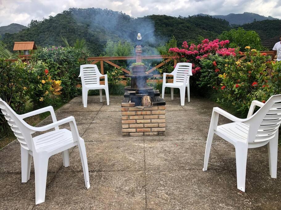 Casa nas montanhas com piscina e vista panorâmica Vila Domingos Martins Exterior foto